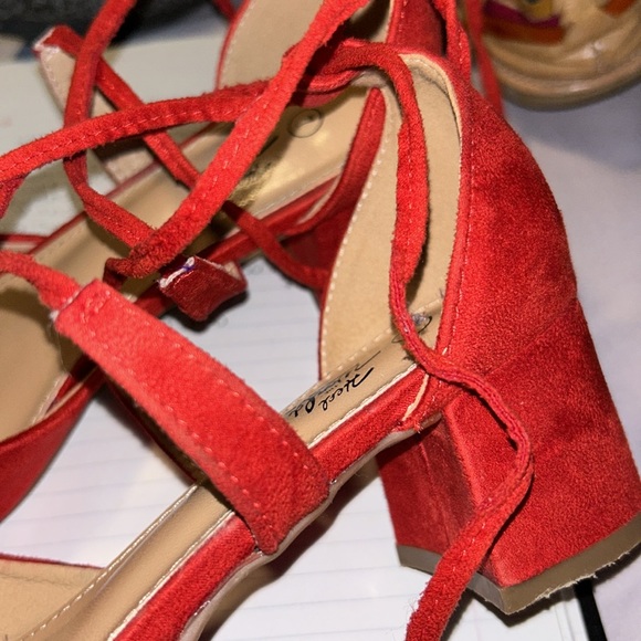 Heels - Picture 2 of 3